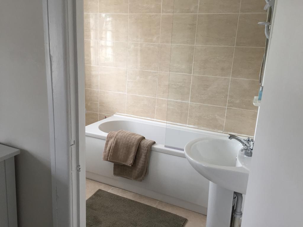 Red Lion Inn Sidbury Екстериор снимка